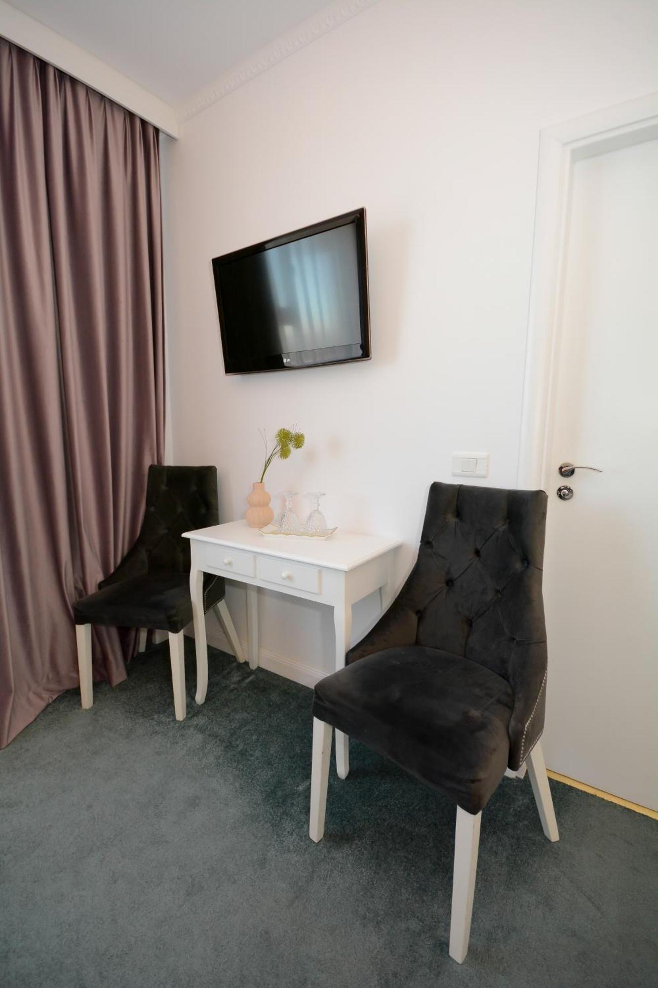 Hotel Andre'S 크라이오바 외부 사진