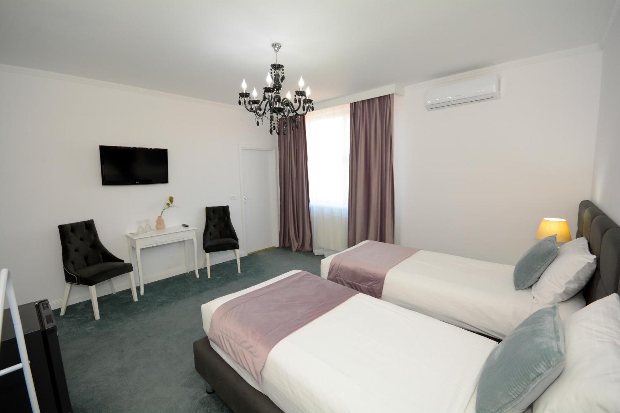 Hotel Andre'S 크라이오바 외부 사진