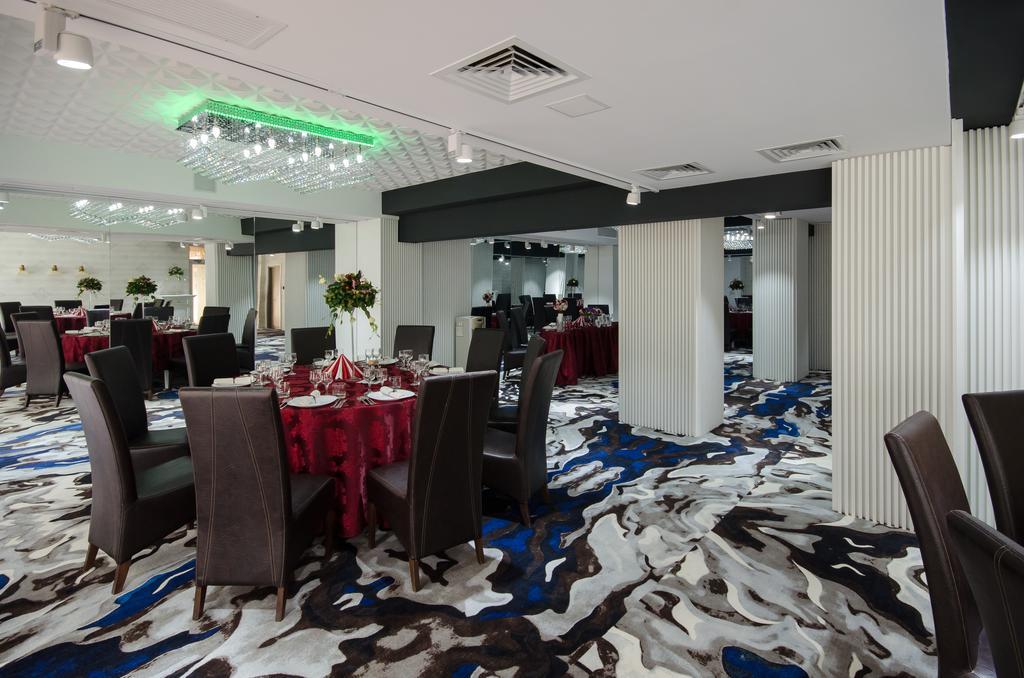 Hotel Andre'S 크라이오바 외부 사진